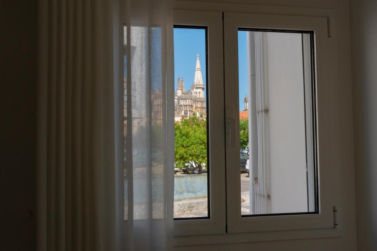 The Modern 1385 Apartment Batalha Bagian luar foto
